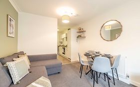 Stylish Apartment 5 Min Walk To Castle - By Tempstay